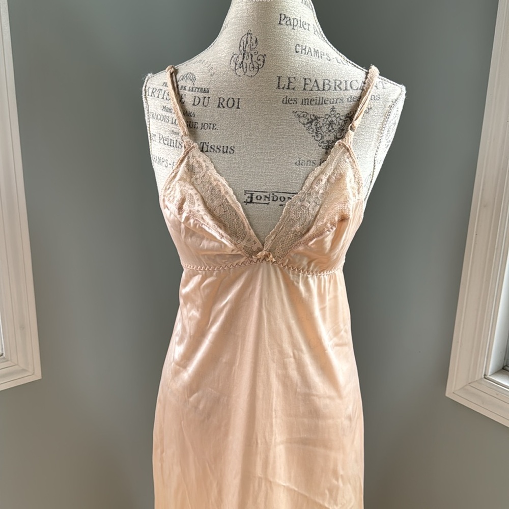 Vintage Maidenform full slip size 36